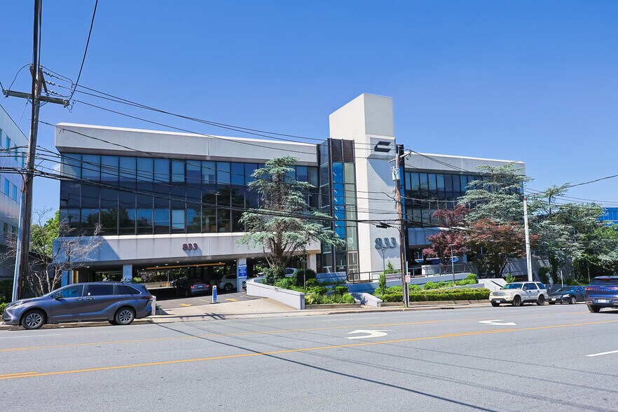 Primary Photo Of 833 Northern Blvd, Great Neck Medical For Lease