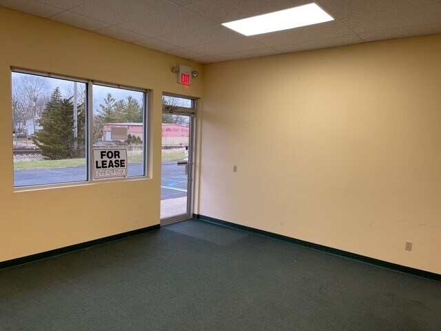 More Photos Of 360 E Grand Blanc Rd, Grand Blanc Office For Lease