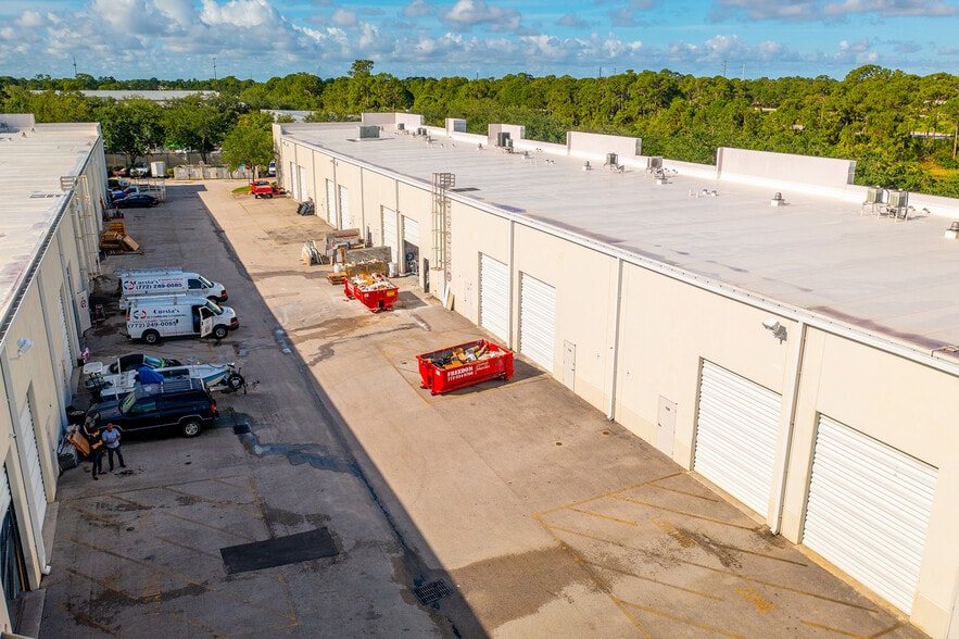 More Photos Of 571 NW Mercantile Pl, Port Saint Lucie Light Manufacturing For Lease