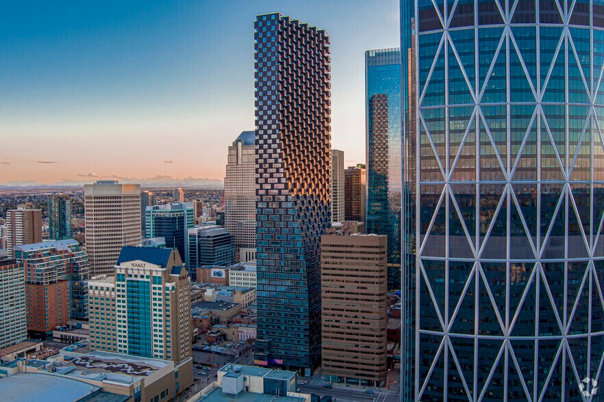 More Photos Of 685 Centre St SW, Calgary Office For Lease