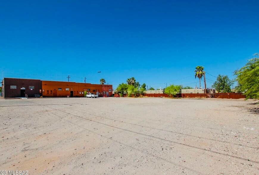 More Photos Of 2600-10 N Stone Ave, Tucson General Retail For Sale