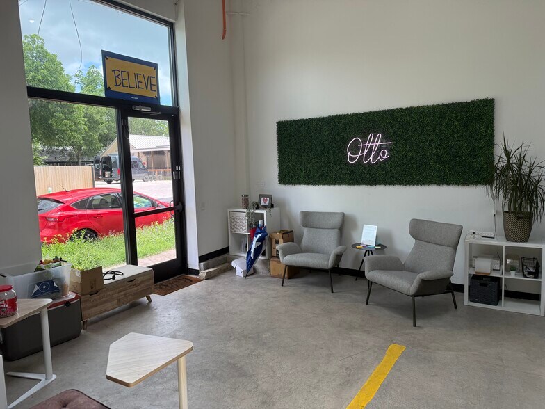 More Photos Of 2400 E Cesar Chavez St, Austin Loft Creative Space For Lease