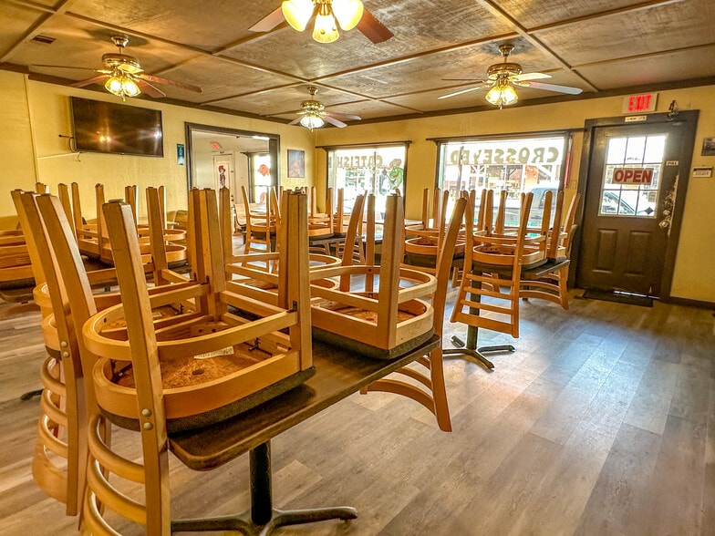 More Photos Of 107 E Main St, Hardy Restaurant For Sale