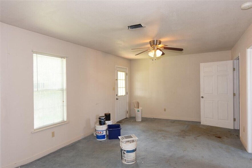 More Photos Of 603 W Main St, Johnson City Office For Sale