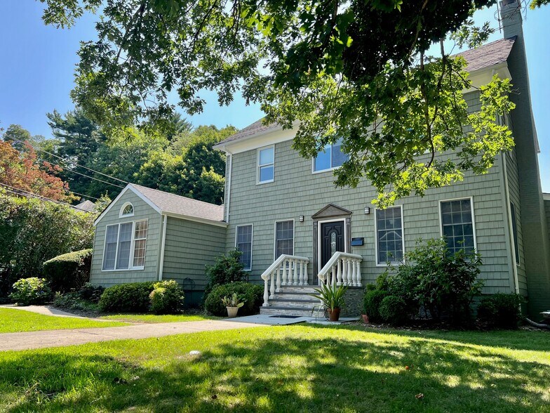 More Photos Of 91 Green St, Huntington Office Residential For Sale