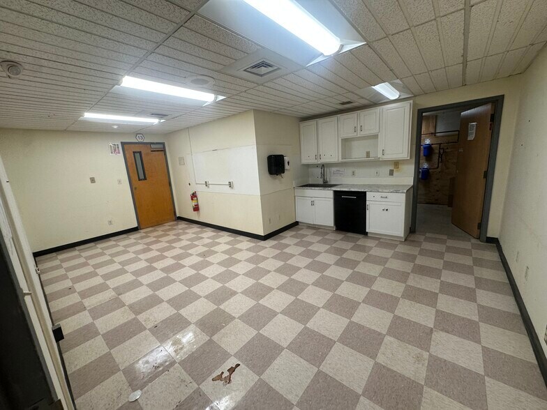 More Photos Of 10 Commerce Dr, Columbia Office For Sale