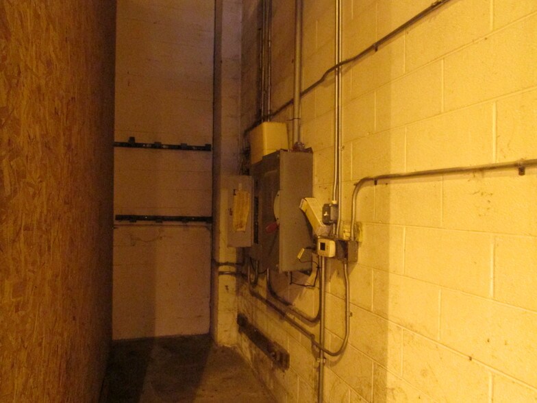 More Photos Of 14033-14055 Achyl Ave, Warren Warehouse For Sale