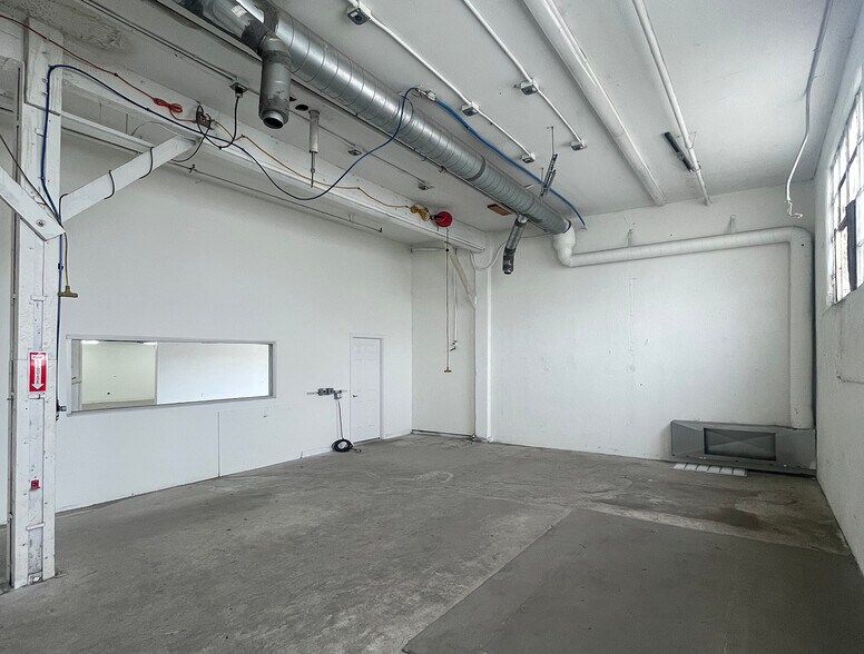 More Photos Of 3045 E 11th St, Los Angeles Warehouse For Lease