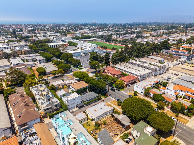 More Photos Of 1620 California Ave, Santa Monica Apartments For Sale