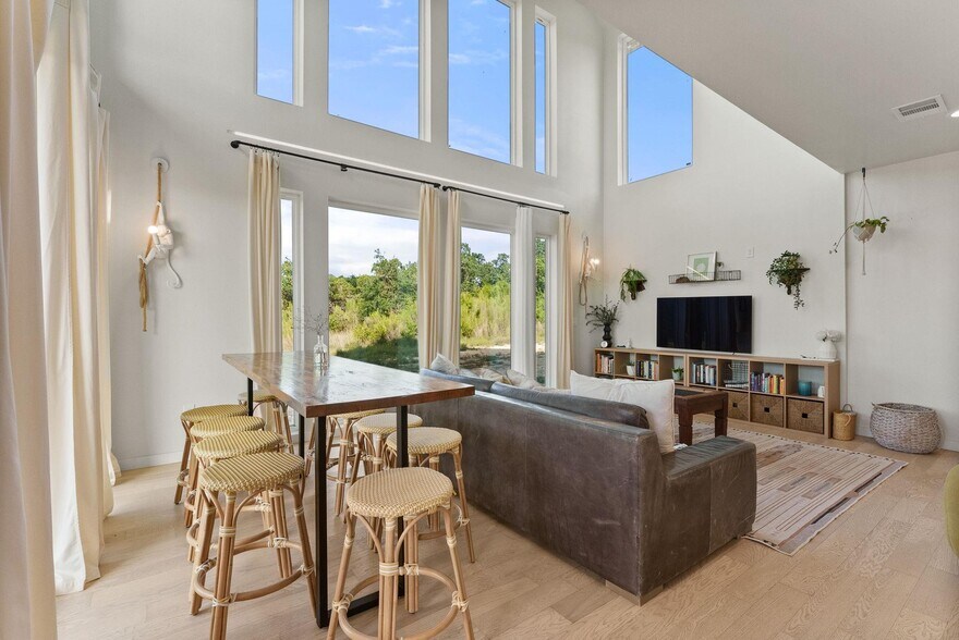 More Photos Of 5460 FM 2325, Wimberley Hotel For Sale