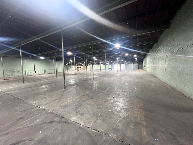 More Photos Of 100 W Parkwood St, Stanley Warehouse For Lease