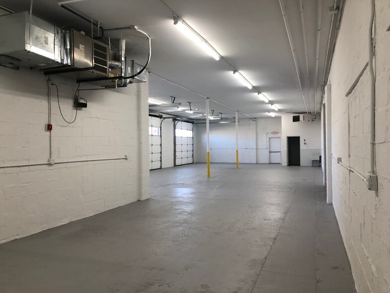 More Photos Of 1000 Fulton St, Farmingdale Warehouse For Sale