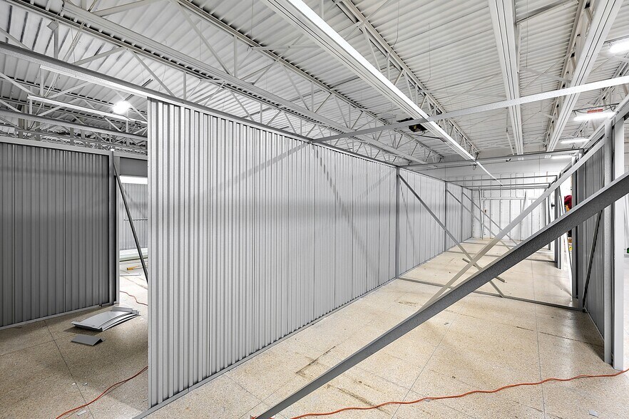 More Photos Of 3402 Richfield Rd, Flint Freestanding For Sale