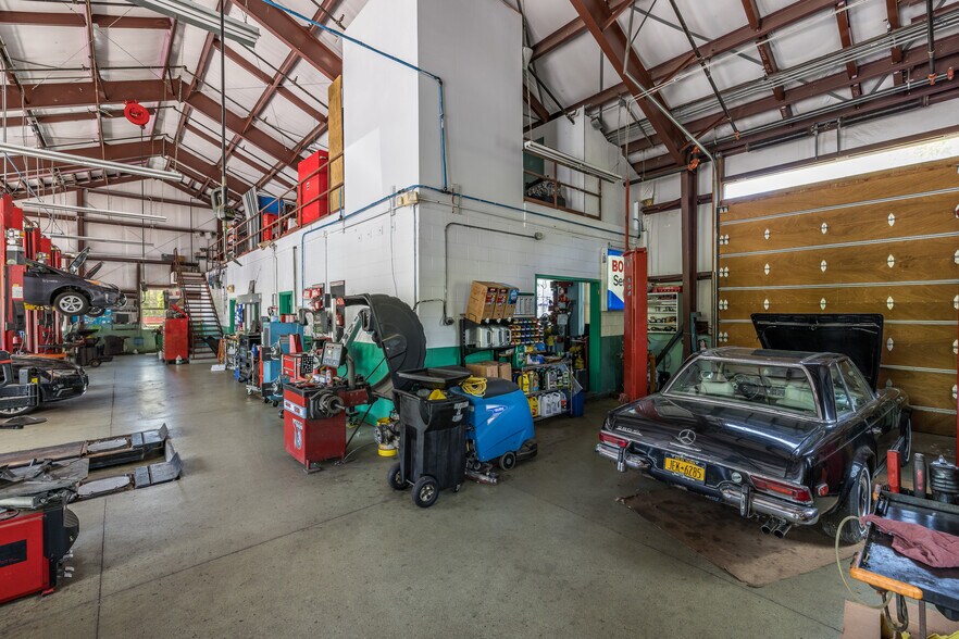 More Photos Of 1426 N Sea Rd, Southampton Auto Repair For Sale