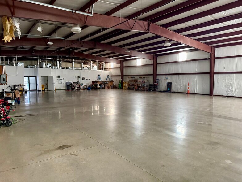 More Photos Of 254 Greenhouse Rd, Bentonville Flex For Lease