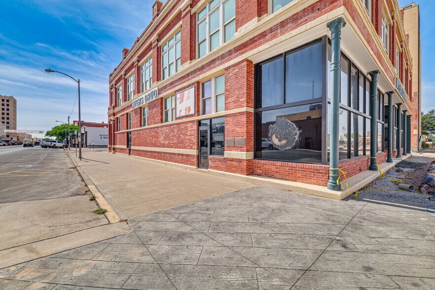 More Photos Of 29 S Chadbourne St, San Angelo Drugstore For Sale
