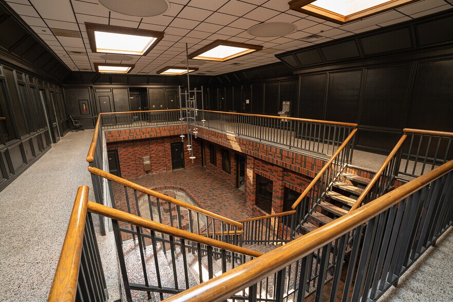 More Photos Of 6308 E 15th St, Tulsa Manufacturing For Lease