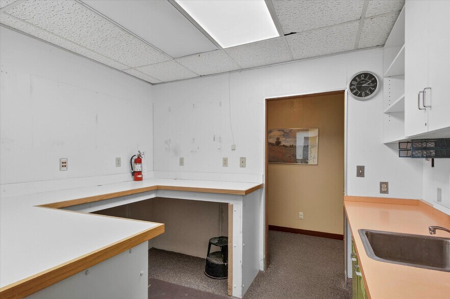 More Photos Of 820 N Pine River St, Ithaca Healthcare For Sale