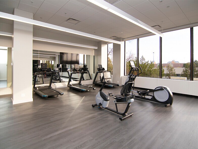 More Photos Of 1051 Perimeter Dr, Schaumburg Office For Lease