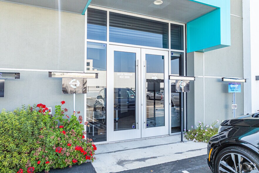 More Photos Of 217-277 S Lake St, Burbank Research And Development For Sale