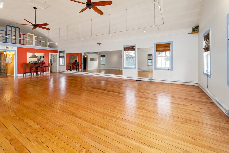 More Photos Of 141 Main St, Alton Storefront Retail Residential For Sale