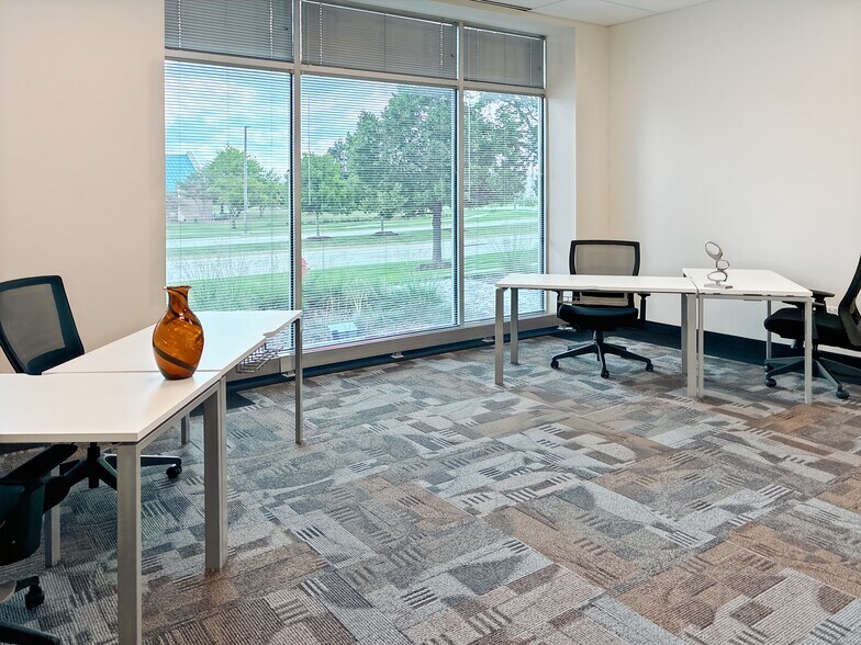 More Photos Of 5400 Prairie Stone Pkwy, Hoffman Estates Coworking Space