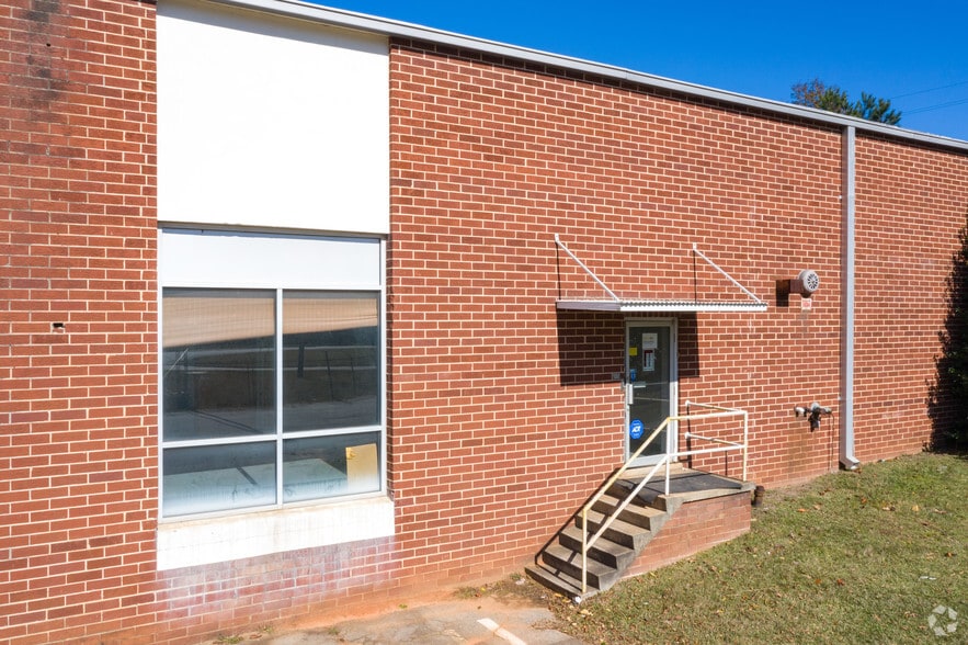 More Photos Of 4445 Wendell Dr SW, Atlanta Distribution For Lease