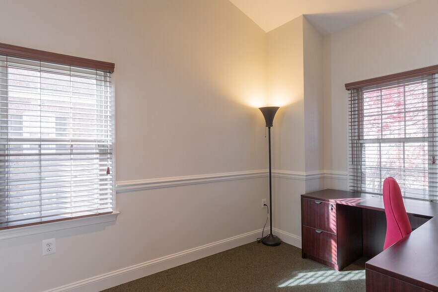 More Photos Of 10470-10476 Armstrong St, Fairfax Medical For Sale