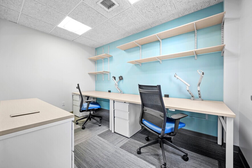 More Photos Of 5-14 51st Ave, Long Island City Storefront Retail Office For Lease