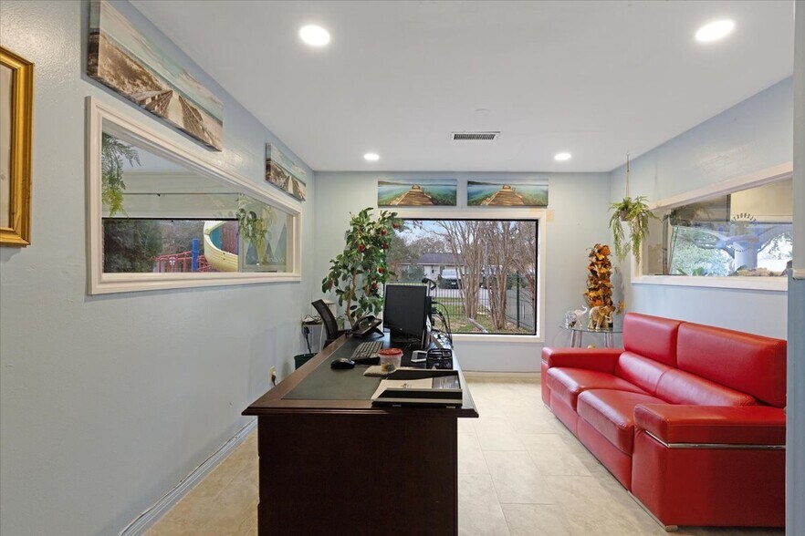 More Photos Of 2121 N Grand Blvd, Pearland Specialty For Sale