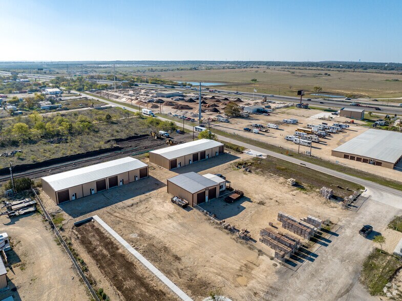 More Photos Of 7977 Old Bastrop Rd, New Braunfels Unknown For Lease