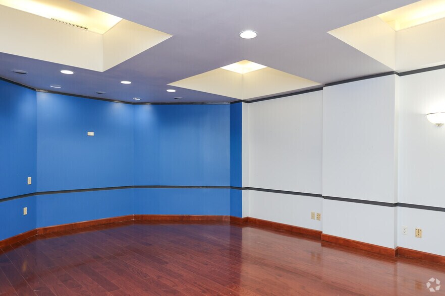 More Photos Of 7500 E Independence Blvd, Charlotte Unknown For Lease