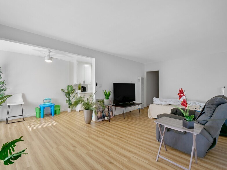 More Photos Of 917 Edgewood St, Inglewood Apartments For Sale