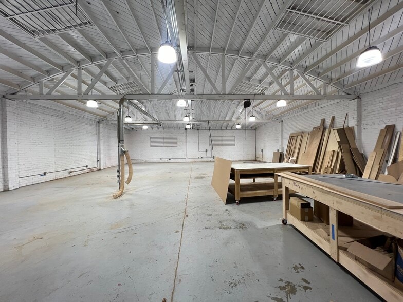 More Photos Of 3904 S Broadway, Los Angeles Warehouse For Lease