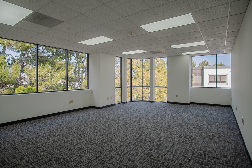 More Photos Of 2320 Cousteau Ct, Vista Light Manufacturing For Sale