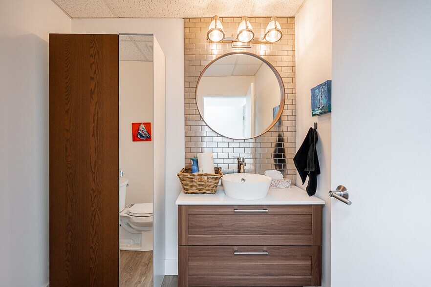 More Photos Of 2458 Haywood Av, West Vancouver Office Residential For Sale