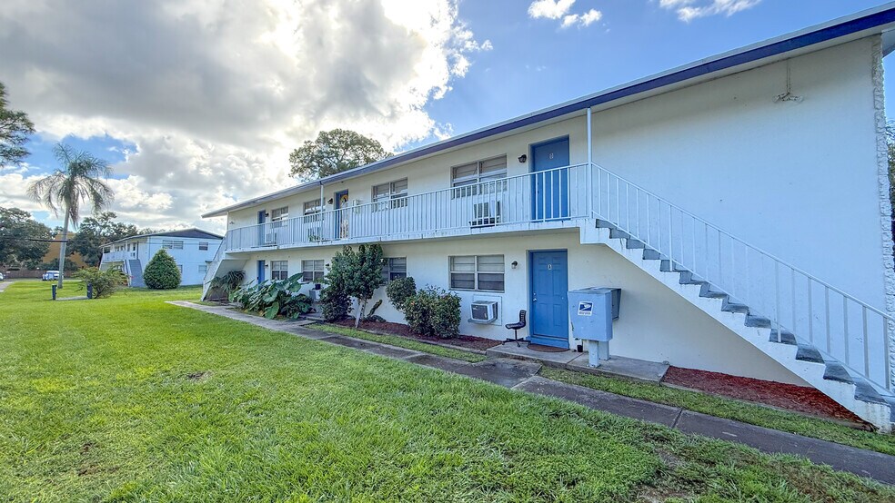 More Photos Of 1825 40th Ave, Vero Beach Apartments For Sale
