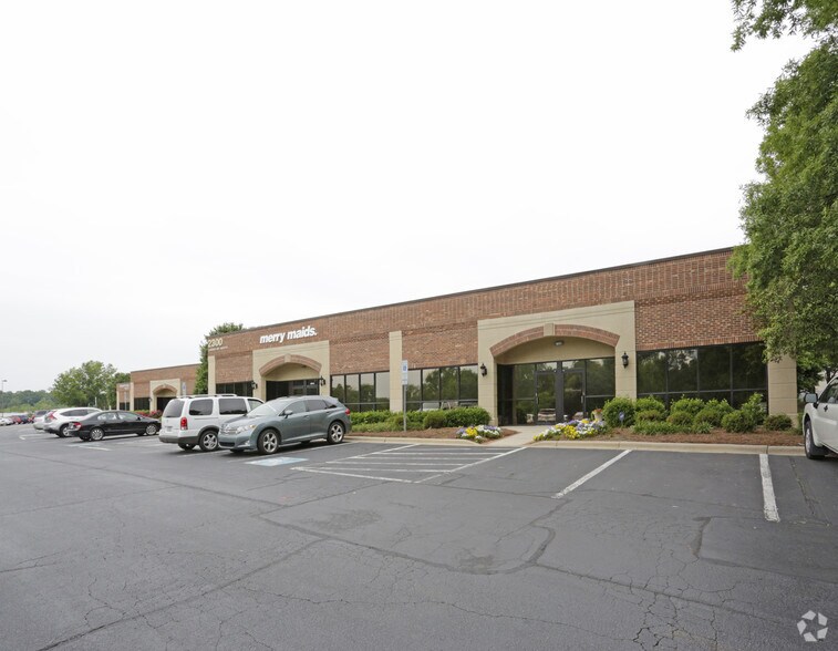 More Photos Of 2300 Sardis Rd N, Charlotte Flex For Lease