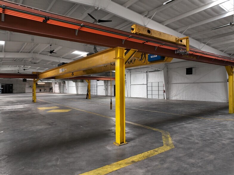 More Photos Of 7951 E Evans Rd, San Antonio Warehouse For Lease