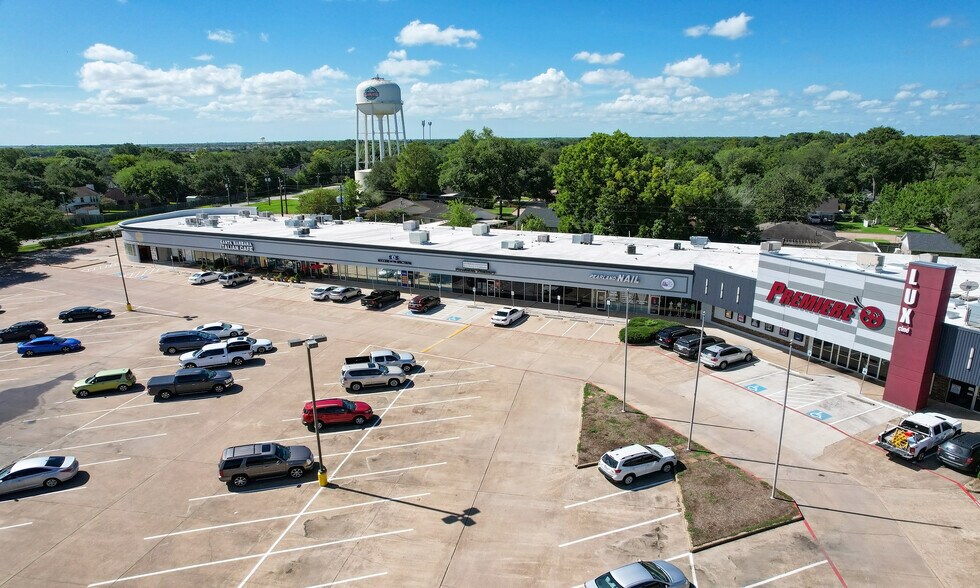 More Photos Of 5010-5096 W Broadway St, Pearland Storefront For Sale