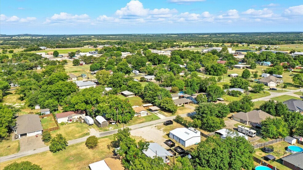 More Photos Of 104 Yuma Street, Lipan Warehouse For Sale