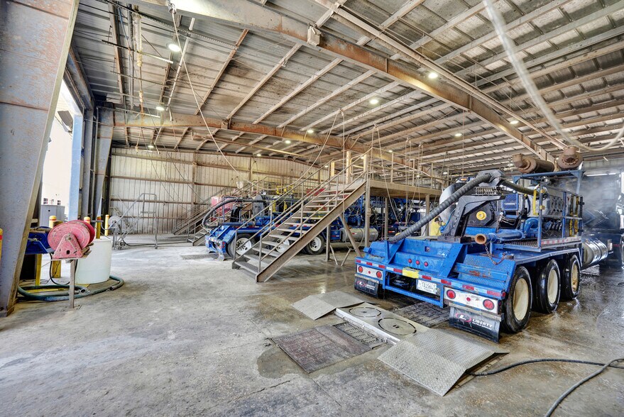 More Photos Of 7104 W County Road 116, Midland Warehouse For Lease