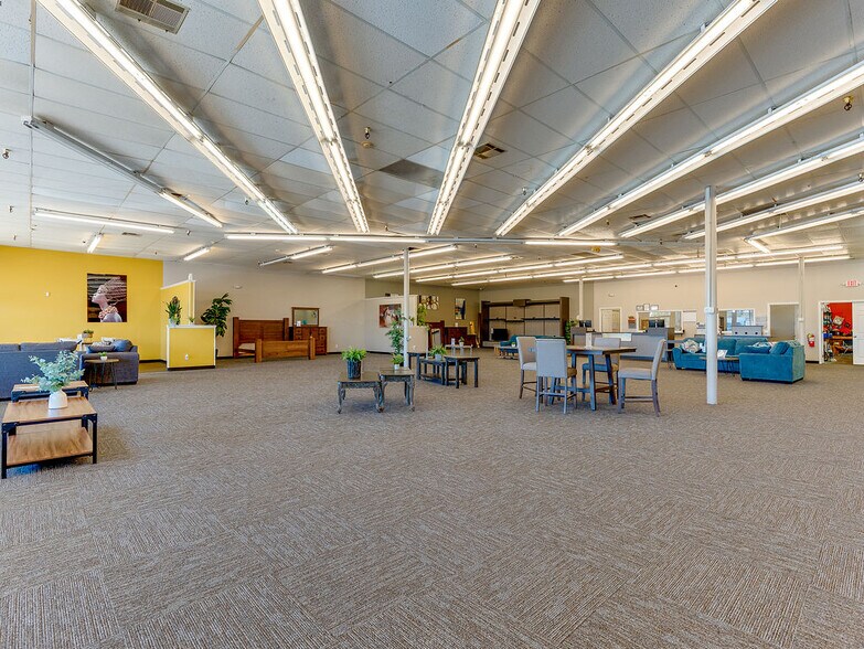 More Photos Of 801-807 N Broadway Ave, Ada Storefront For Lease