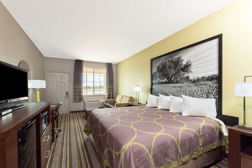 More Photos Of 2205 Chestnut St, Colorado City Hotel For Sale
