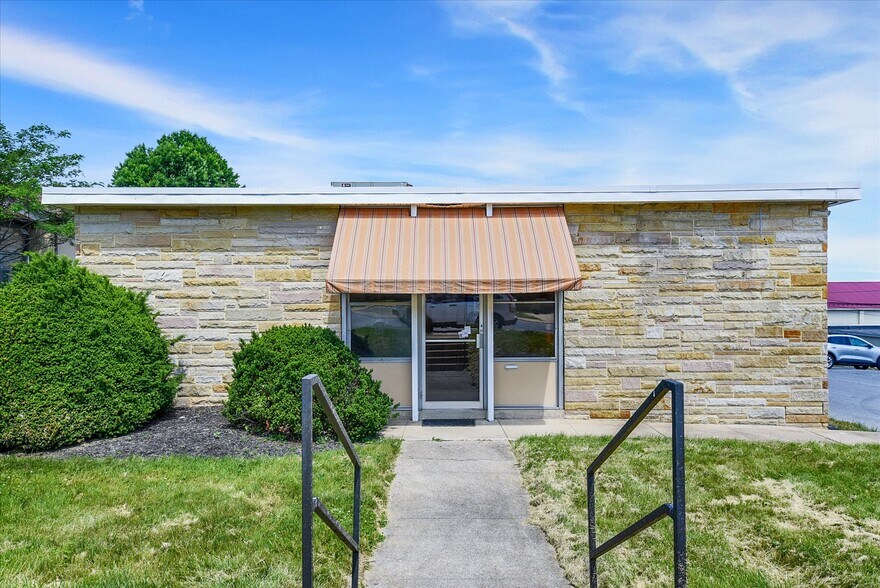 More Photos Of 104 N 7th St, Lemoyne Office For Sale