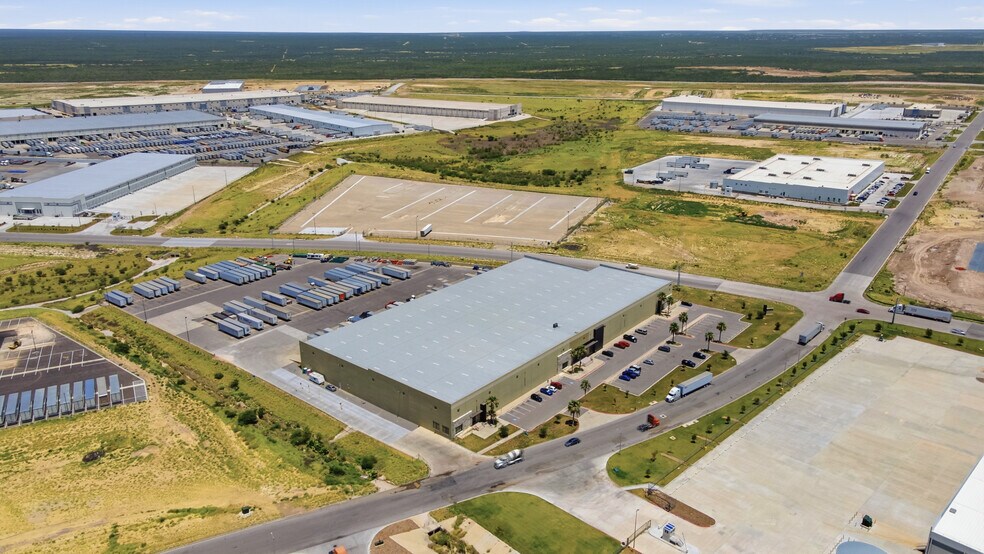 More Photos Of 14206 Mercury Dr, Laredo Distribution For Lease