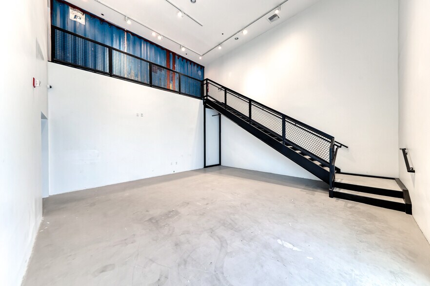 More Photos Of 235 W Brooks Ave, North Las Vegas Warehouse For Sale