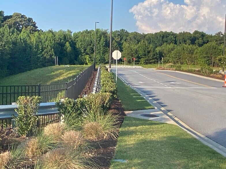 More Photos Of Charles Hardy Pkwy, Dallas Land For Sale