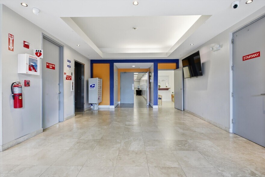 More Photos Of 8527 Pines Blvd, Pembroke Pines Office For Sale