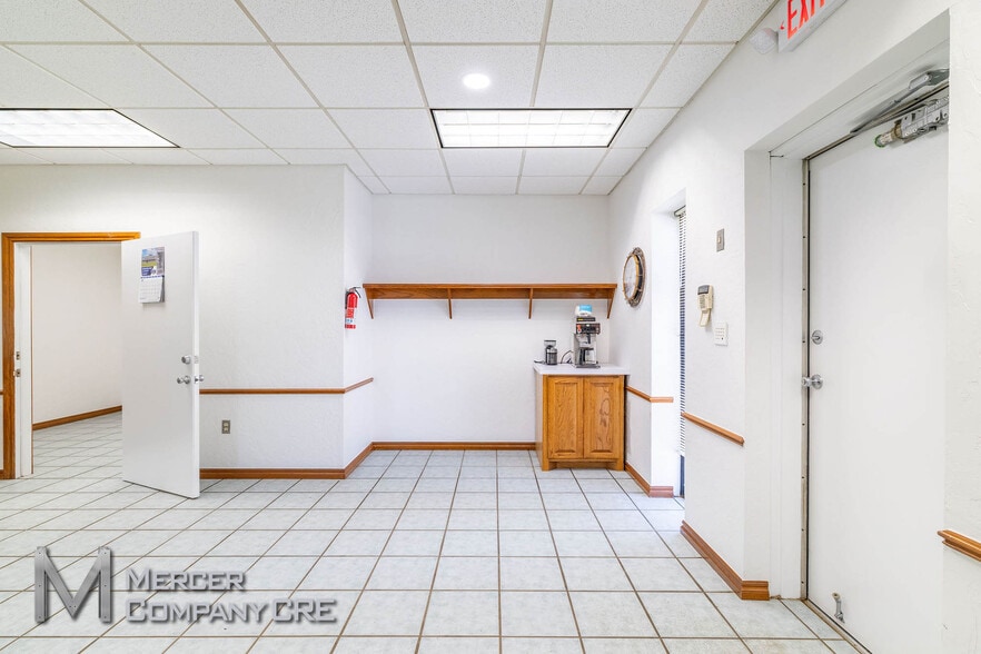 More Photos Of 10108 NW 10th St, Yukon Warehouse For Sale